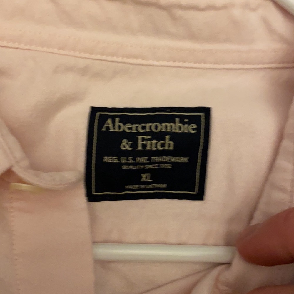 Button down - Picture 2 of 3